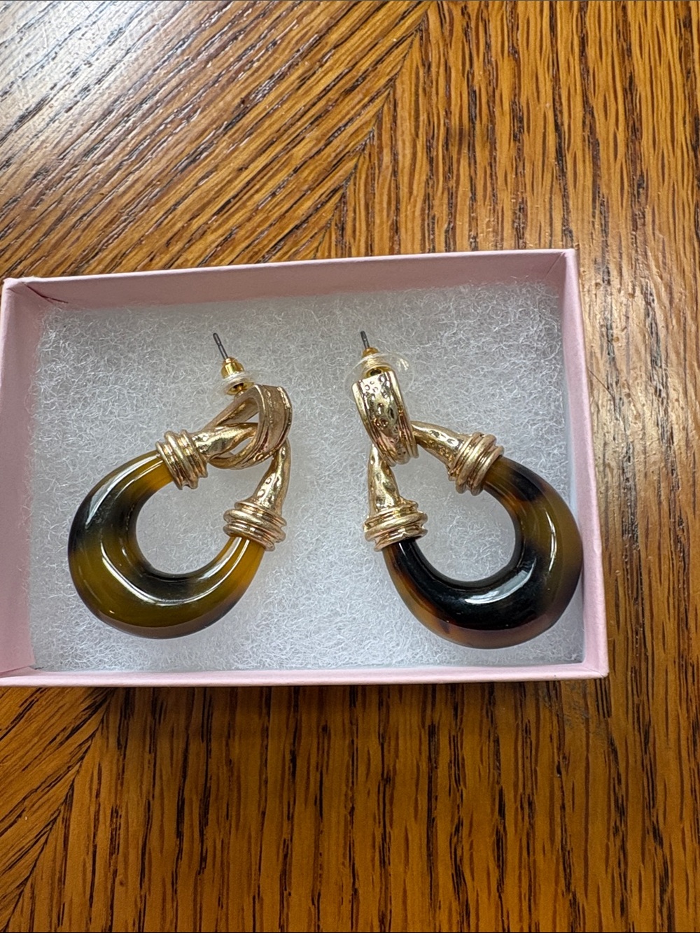 Gold-Tone Hoop Earrings with Brown Gradient Resin